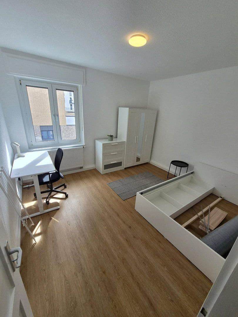 Prenájom bytu 3-izbový 80 m², Lorenzstr. 2, Karlsruhe, Bádensko-Wurttembersko Prenájom bytu 3-izbový 80 m², Lorenzstr. 2, Karlsruhe, Bádensko-Wurttembersko