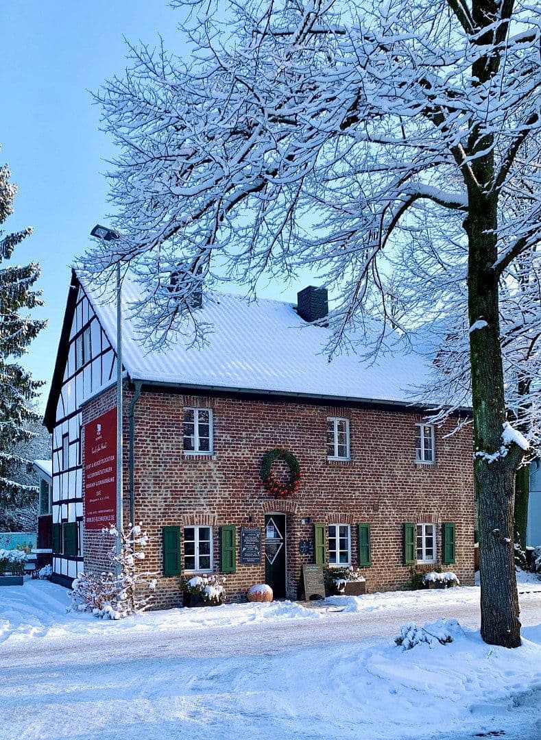 Predaj domu 375 m², pozemok 388 m², Bergisch Gladbach, Severné Porýnie - Westfálsko Predaj domu 375 m², pozemok 388 m², Bergisch Gladbach, Severné Porýnie - Westfálsko