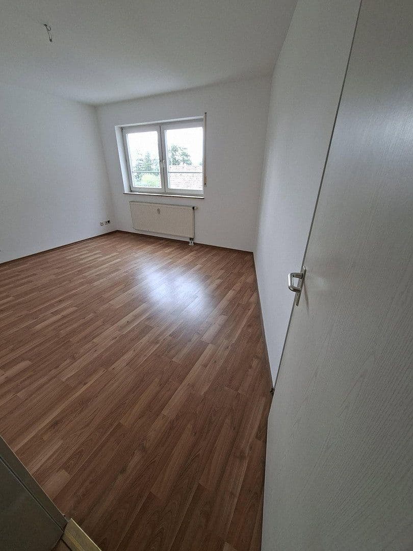 Prenájom bytu 3-izbový 88 m², Am Rathaus 2/ Friedhofstrasse 1, Kist, Bavorsko Prenájom bytu 3-izbový 88 m², Am Rathaus 2/ Friedhofstrasse 1, Kist, Bavorsko