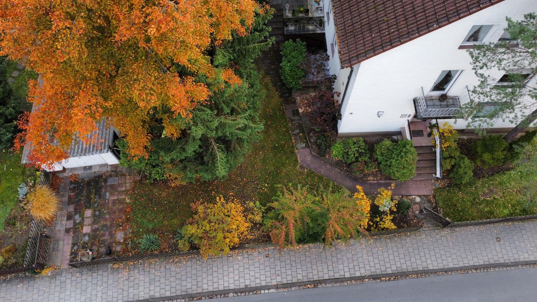 Predaj domu 240 m², pozemok 500 m², Marienbader Straße, Erlangen, Bavorsko Predaj domu 240 m², pozemok 500 m², Marienbader Straße, Erlangen, Bavorsko
