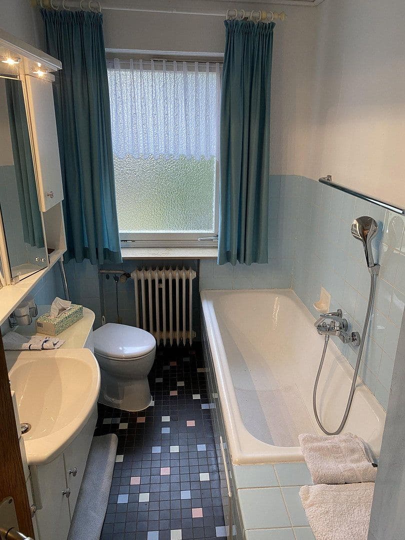 Predaj domu 240 m², pozemok 500 m², Marienbader Straße, Erlangen, Bavorsko Predaj domu 240 m², pozemok 500 m², Marienbader Straße, Erlangen, Bavorsko