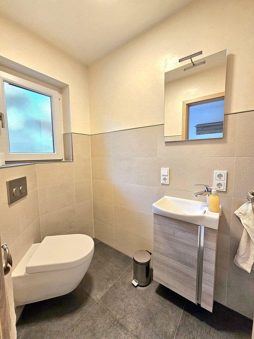 Prenájom bytu 3-izbový 155 m², Feldstraße 3, Bad Soden-Salmünster, Hesensko Prenájom bytu 3-izbový 155 m², Feldstraße 3, Bad Soden-Salmünster, Hesensko