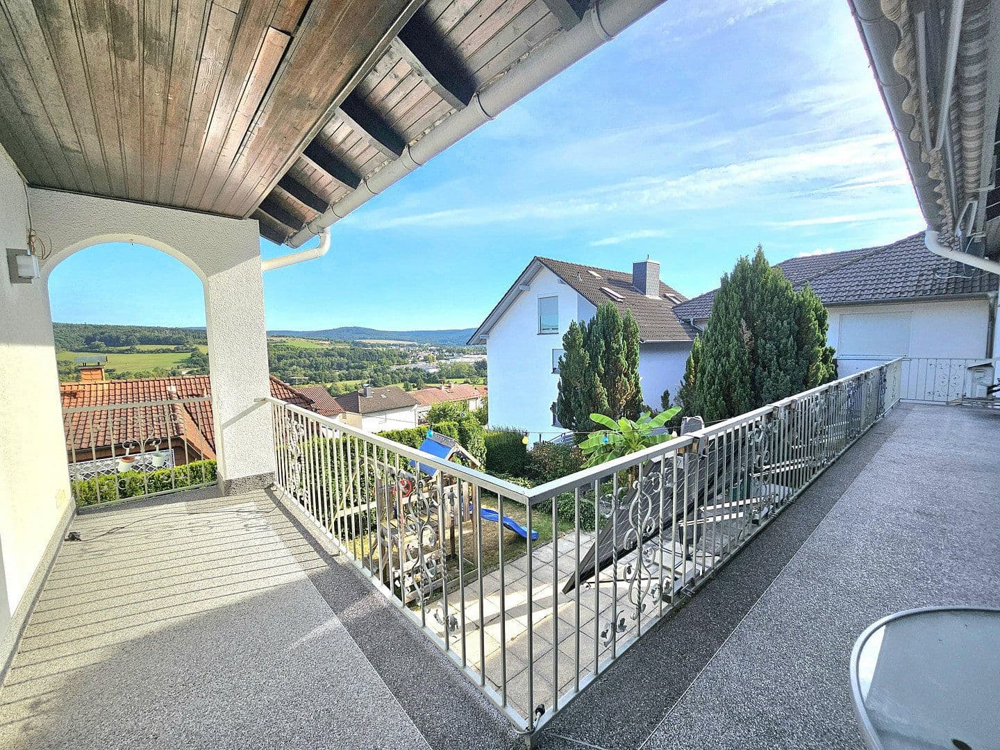 Prenájom bytu 3-izbový 155 m², Feldstraße 3, Bad Soden-Salmünster, Hesensko Prenájom bytu 3-izbový 155 m², Feldstraße 3, Bad Soden-Salmünster, Hesensko