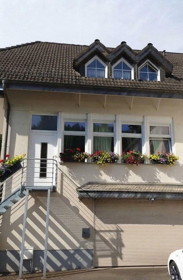 Predaj domu 240 m², pozemok 597 m², Reichshof, Severné Porýnie - Westfálsko Predaj domu 240 m², pozemok 597 m², Reichshof, Severné Porýnie - Westfálsko