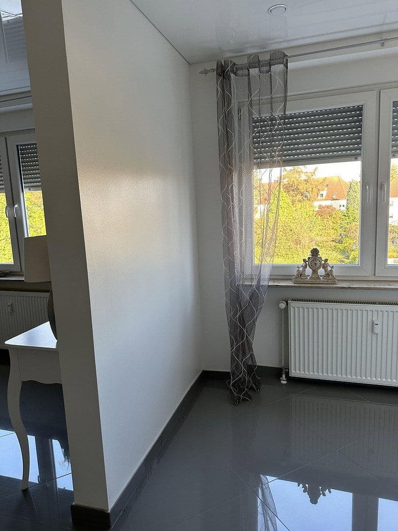 Prenájom bytu 6-izbový 165 m², Leverkusen, Severné Porýnie - Westfálsko Prenájom bytu 6-izbový 165 m², Leverkusen, Severné Porýnie - Westfálsko