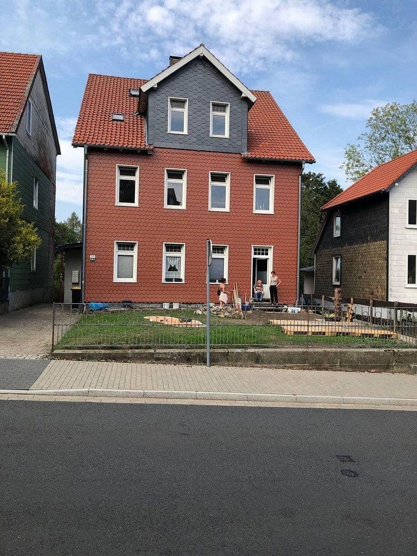 Prenájom bytu 4-izbový 120 m², Erzstraße 29, Clausthal-Zellerfeld, Dolné Sasko Prenájom bytu 4-izbový 120 m², Erzstraße 29, Clausthal-Zellerfeld, Dolné Sasko