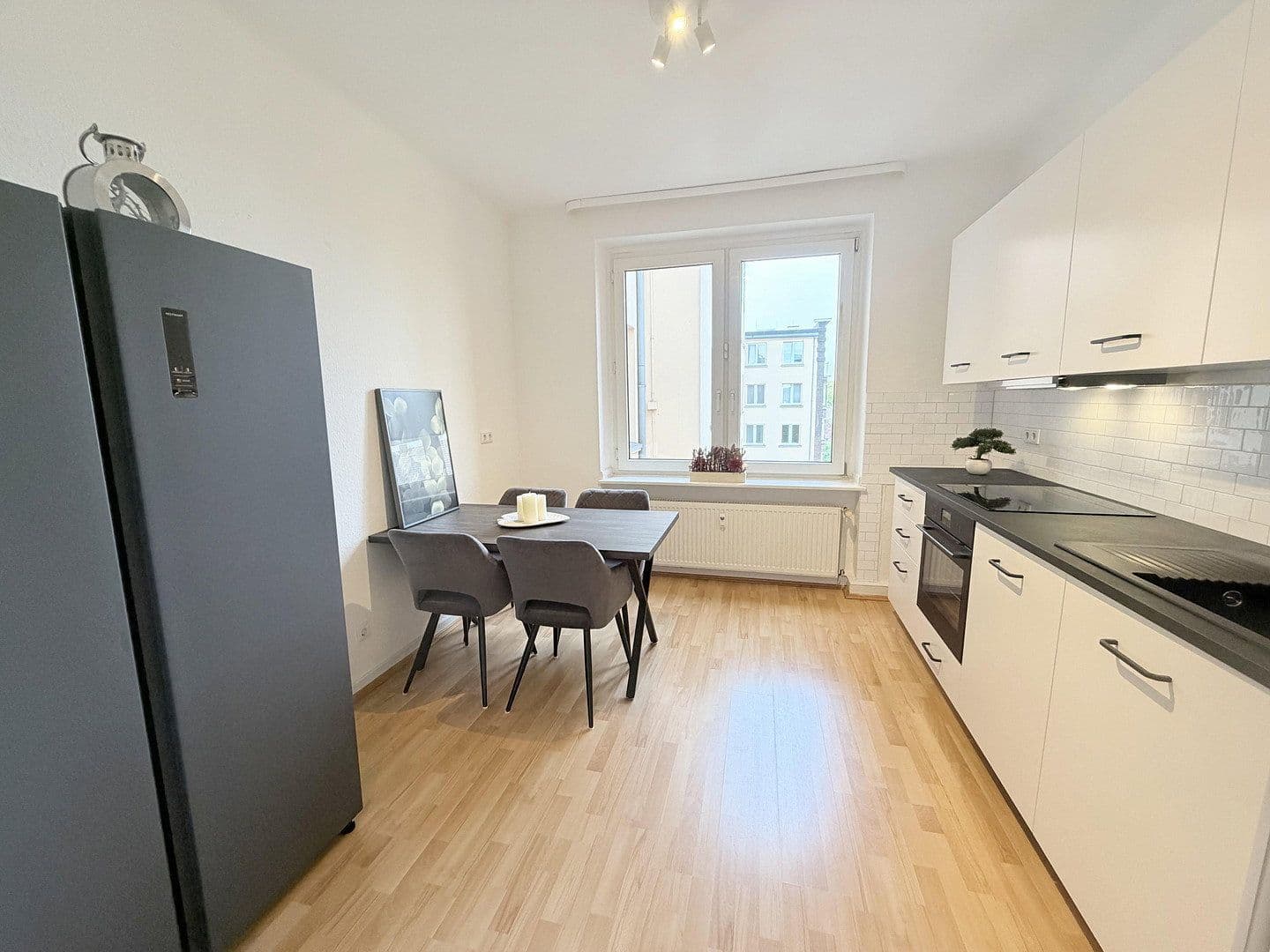 Prenájom bytu 95 m², Uerdinger Str., Düsseldorf, Severné Porýnie - Westfálsko Prenájom bytu 95 m², Uerdinger Str., Düsseldorf, Severné Porýnie - Westfálsko