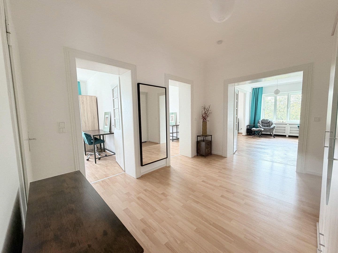 Prenájom bytu 95 m², Uerdinger Str., Düsseldorf, Severné Porýnie - Westfálsko Prenájom bytu 95 m², Uerdinger Str., Düsseldorf, Severné Porýnie - Westfálsko