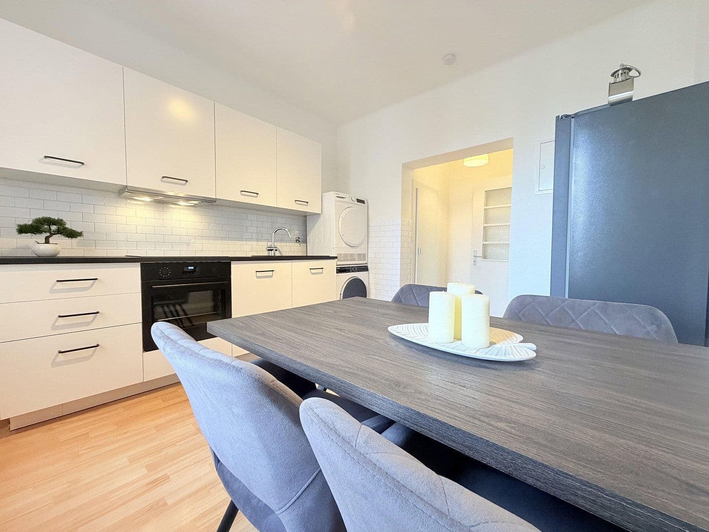 Prenájom bytu 95 m², Uerdinger Str., Düsseldorf, Severné Porýnie - Westfálsko Prenájom bytu 95 m², Uerdinger Str., Düsseldorf, Severné Porýnie - Westfálsko