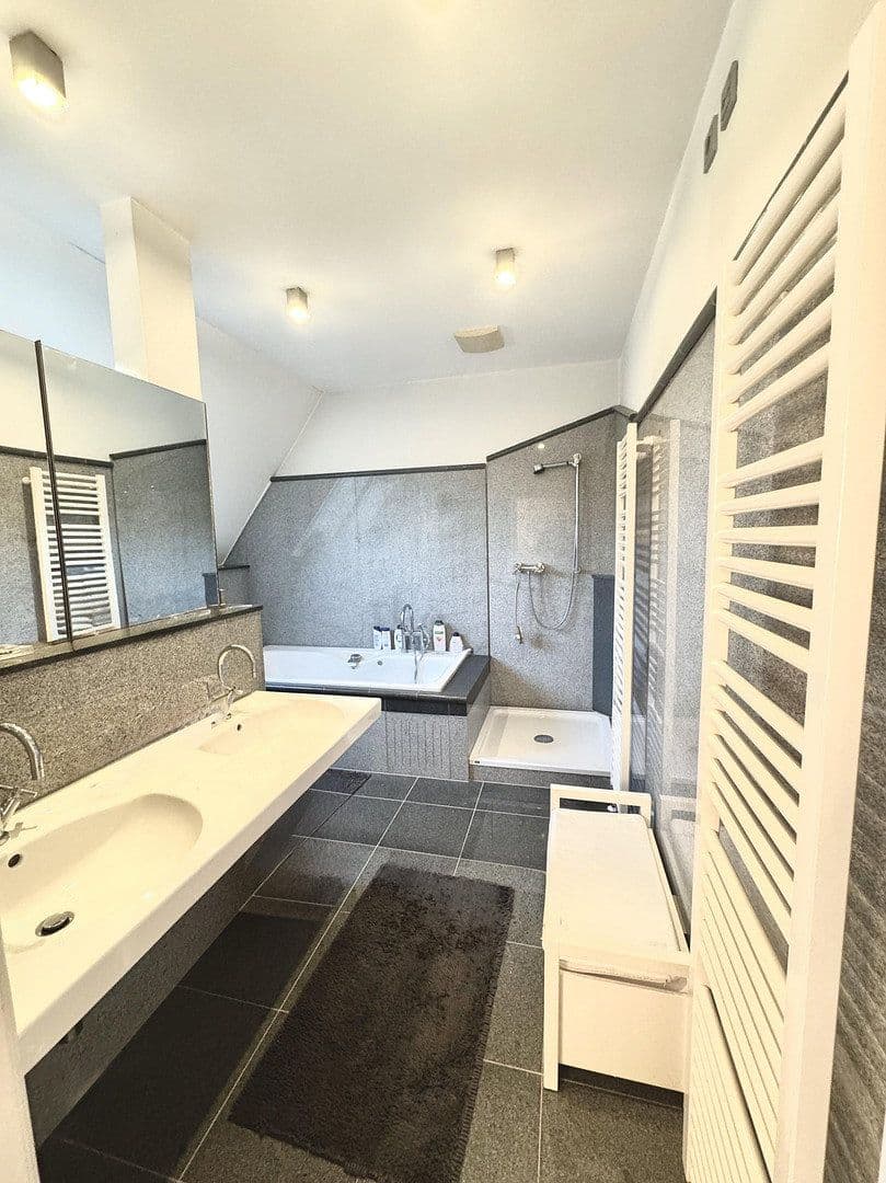 Predaj domu 280 m², pozemok 3.750 m², Bremen, Brémy Predaj domu 280 m², pozemok 3.750 m², Bremen, Brémy