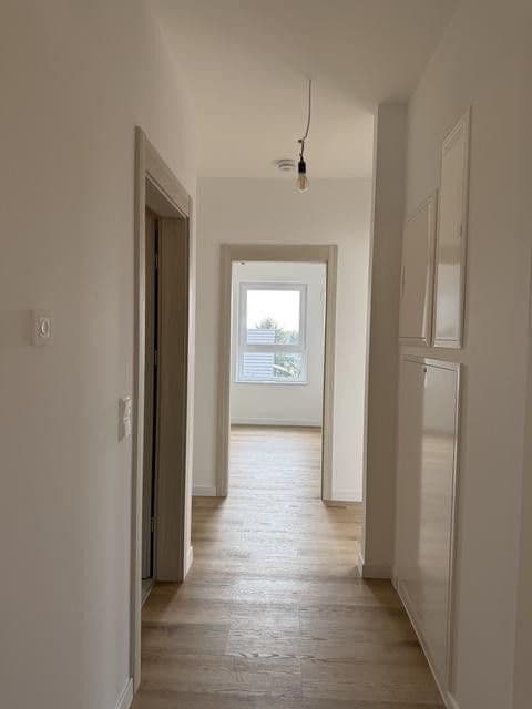 Prenájom bytu 4-izbový 110 m², Alt-Biesdorf 49, Berlin, Berlín Prenájom bytu 4-izbový 110 m², Alt-Biesdorf 49, Berlin, Berlín