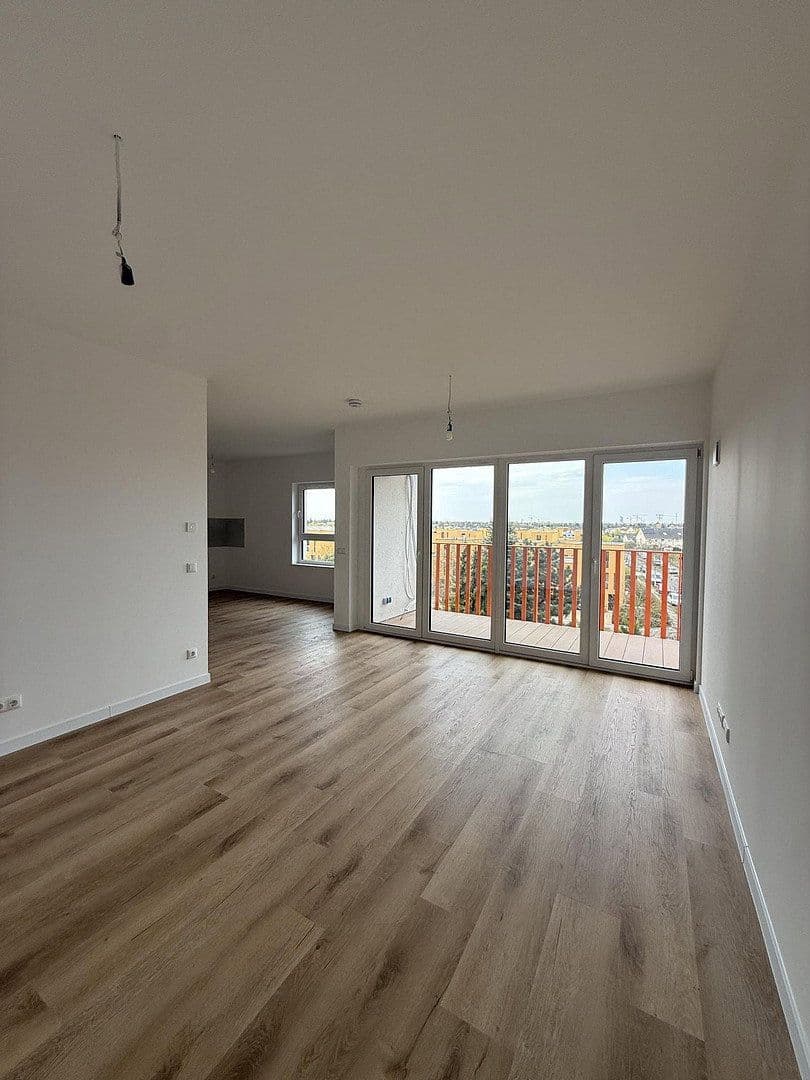 Prenájom bytu 4-izbový 110 m², Alt-Biesdorf 49, Berlin, Berlín Prenájom bytu 4-izbový 110 m², Alt-Biesdorf 49, Berlin, Berlín