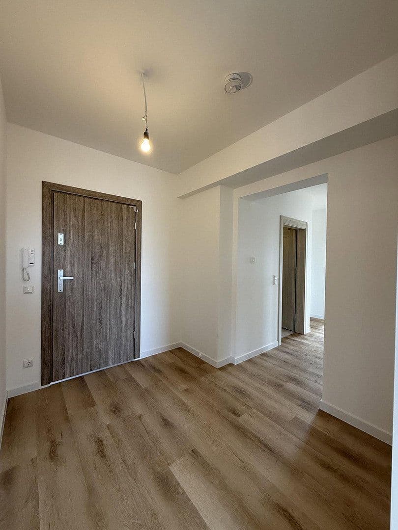 Prenájom bytu 4-izbový 110 m², Alt-Biesdorf 49, Berlin, Berlín Prenájom bytu 4-izbový 110 m², Alt-Biesdorf 49, Berlin, Berlín