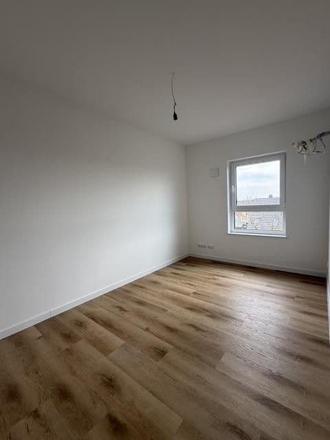 Prenájom bytu 4-izbový 110 m², Alt-Biesdorf 49, Berlin, Berlín Prenájom bytu 4-izbový 110 m², Alt-Biesdorf 49, Berlin, Berlín