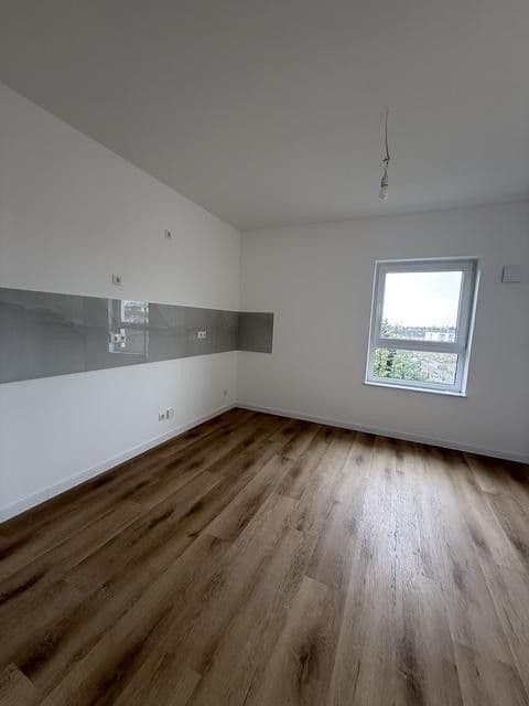 Prenájom bytu 4-izbový 110 m², Alt-Biesdorf 49, Berlin, Berlín Prenájom bytu 4-izbový 110 m², Alt-Biesdorf 49, Berlin, Berlín
