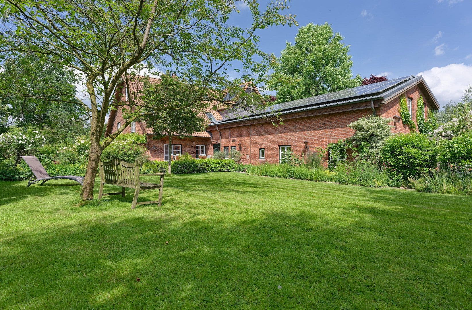 Predaj domu 445 m², pozemok 1.775 m², Wentorf (Amt Sandesneben), Šlezvicko-Holštajnsko Predaj domu 445 m², pozemok 1.775 m², Wentorf (Amt Sandesneben), Šlezvicko-Holštajnsko