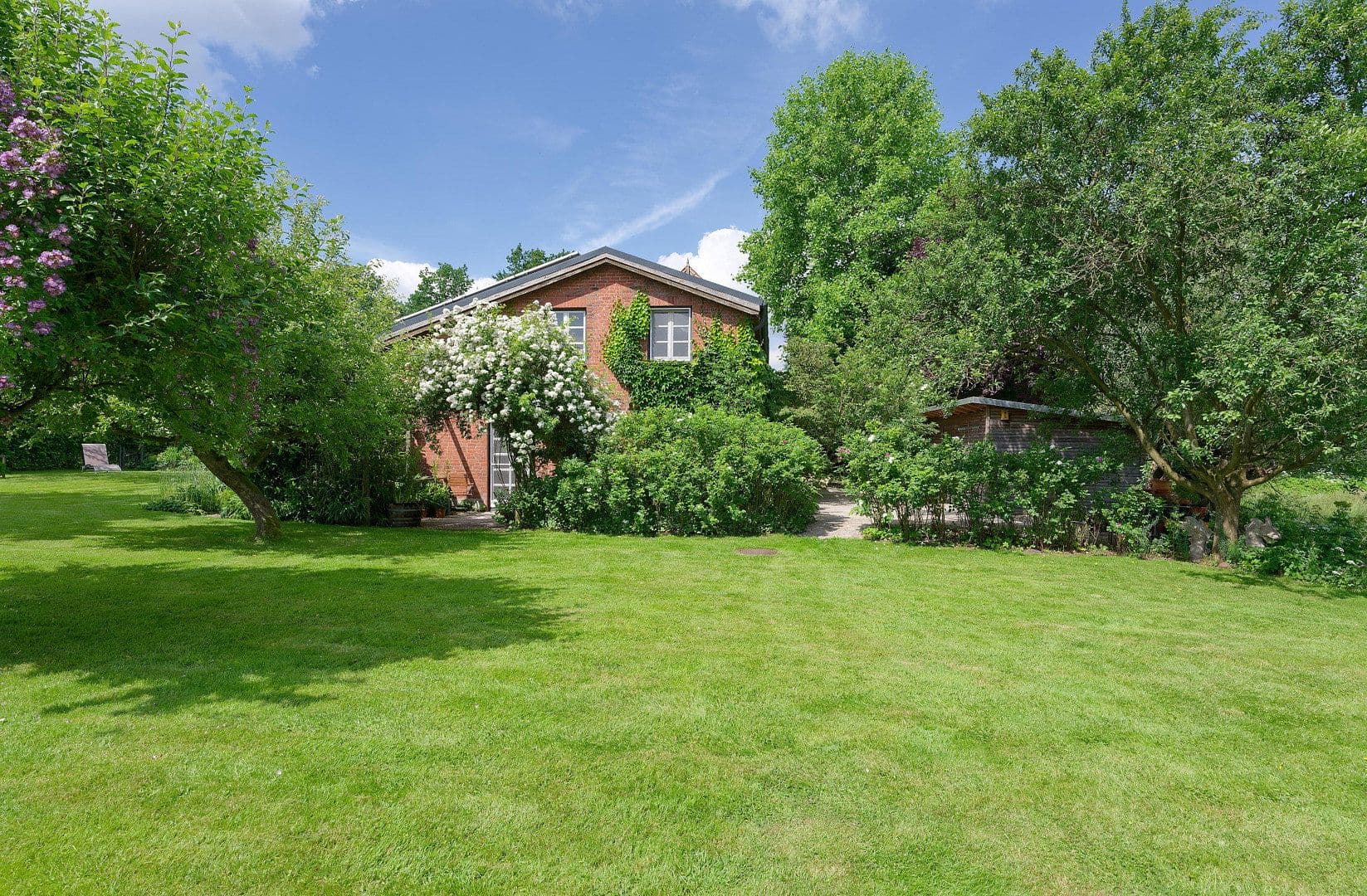Predaj domu 445 m², pozemok 1.775 m², Wentorf (Amt Sandesneben), Šlezvicko-Holštajnsko Predaj domu 445 m², pozemok 1.775 m², Wentorf (Amt Sandesneben), Šlezvicko-Holštajnsko