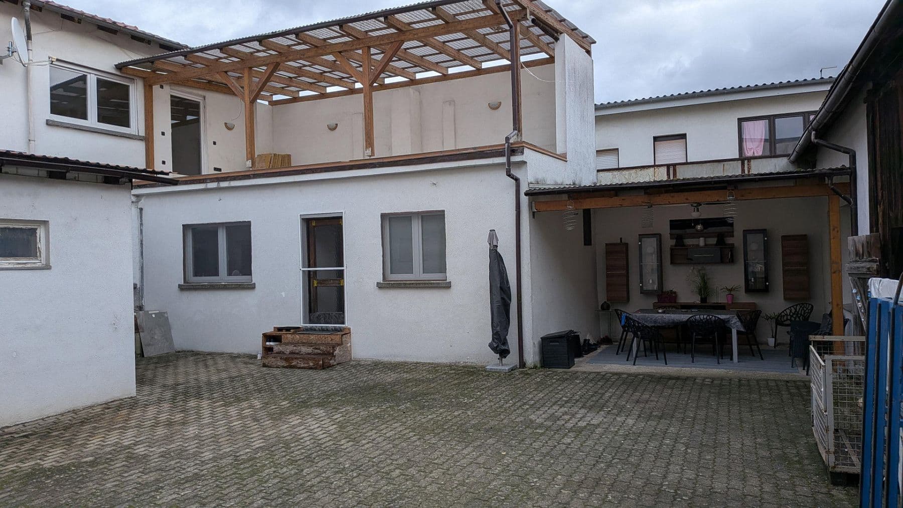 Predaj domu 193 m², pozemok 990 m², Oberhausen-Rheinhausen, Bádensko-Wurttembersko Predaj domu 193 m², pozemok 990 m², Oberhausen-Rheinhausen, Bádensko-Wurttembersko