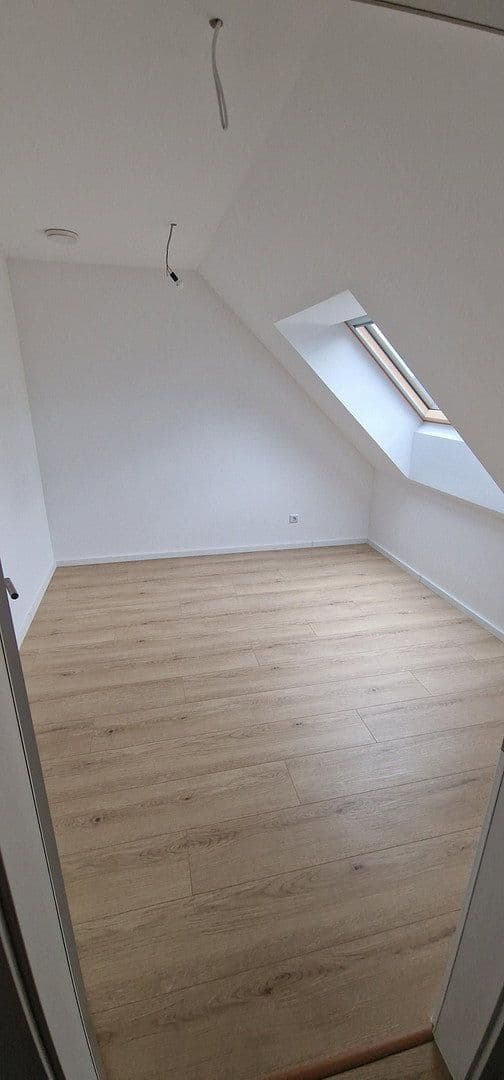 Prenájom domu 145 m², pozemok 150 m², Weydemeyerstr 180a, Chemnitz, Sasko Prenájom domu 145 m², pozemok 150 m², Weydemeyerstr 180a, Chemnitz, Sasko