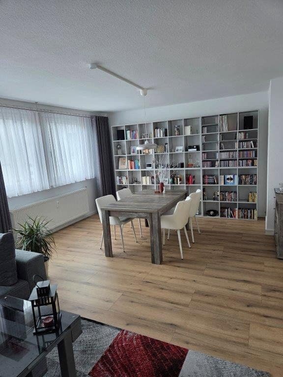 Prenájom bytu 3-izbový 95 m², Bremerhaven, Brémy Prenájom bytu 3-izbový 95 m², Bremerhaven, Brémy