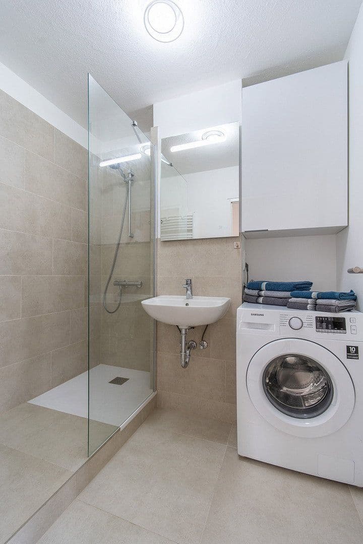 Prenájom bytu 3-izbový 69 m², München, Bavorsko Prenájom bytu 3-izbový 69 m², München, Bavorsko