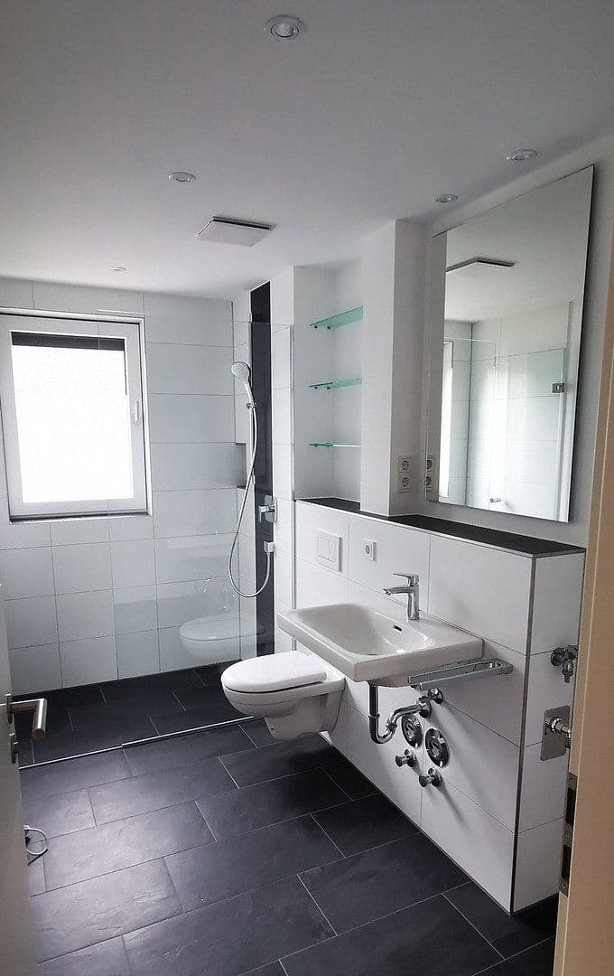 Prenájom bytu 2-izbový 42 m², München, Bavorsko Prenájom bytu 2-izbový 42 m², München, Bavorsko