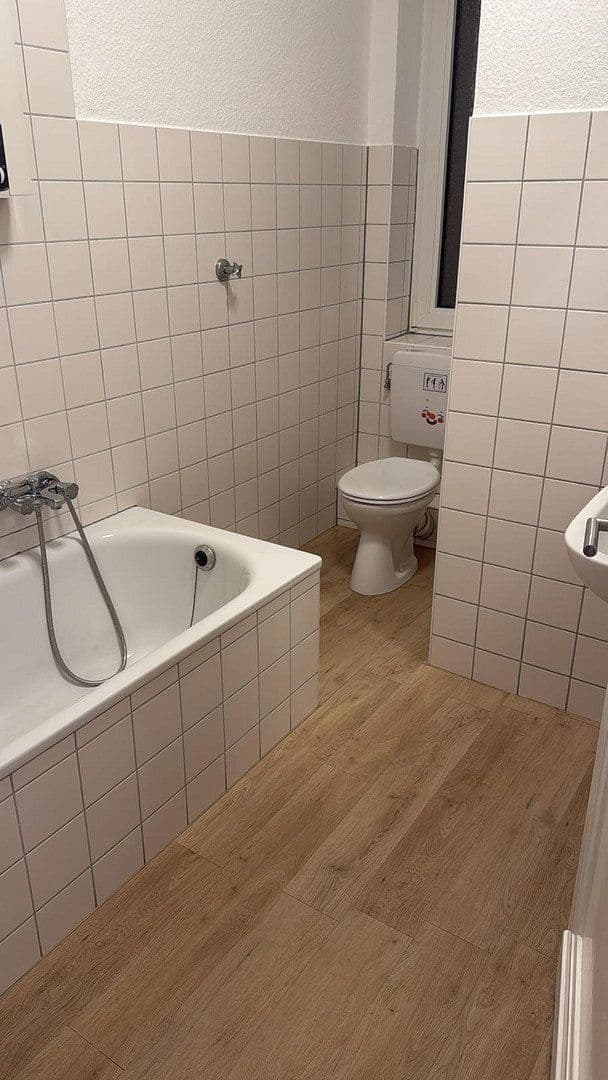 Prenájom bytu 3-izbový 70 m², Herwarthstr.99, Essen, Severné Porýnie - Westfálsko Prenájom bytu 3-izbový 70 m², Herwarthstr.99, Essen, Severné Porýnie - Westfálsko