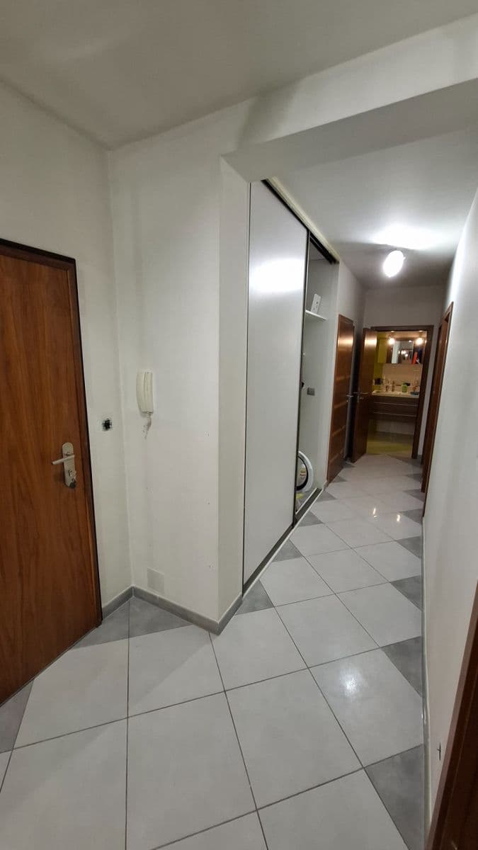 Prenájom bytu 3-izbový 70 m², U Hostavického potoka, Praha, Praha Prenájom bytu 3-izbový 70 m², U Hostavického potoka, Praha, Praha