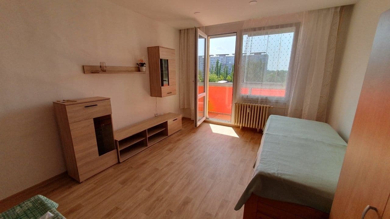 Prenájom bytu 1-izbový 32 m², Jana Masaryka, Hradec Králové, Královéhradecký kraj Prenájom bytu 1-izbový 32 m², Jana Masaryka, Hradec Králové, Královéhradecký kraj