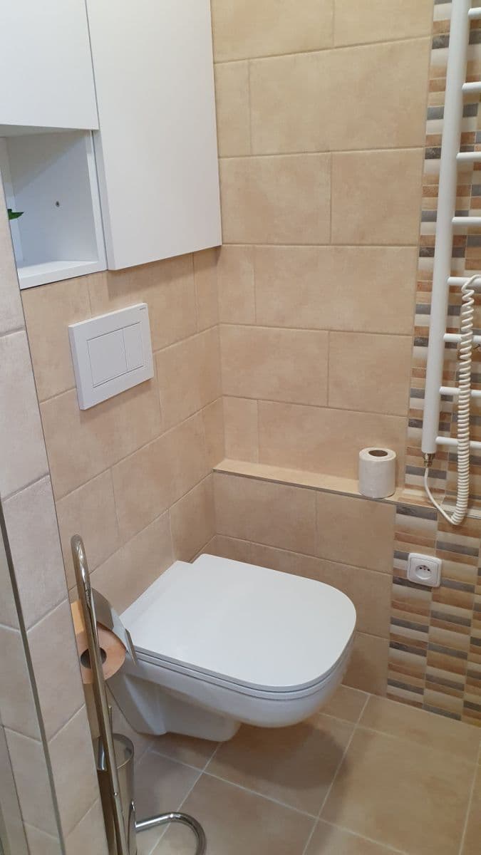 Prenájom bytu 1-izbový 32 m², Jana Masaryka, Hradec Králové, Královéhradecký kraj Prenájom bytu 1-izbový 32 m², Jana Masaryka, Hradec Králové, Královéhradecký kraj
