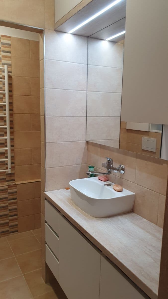 Prenájom bytu 1-izbový 32 m², Jana Masaryka, Hradec Králové, Královéhradecký kraj Prenájom bytu 1-izbový 32 m², Jana Masaryka, Hradec Králové, Královéhradecký kraj