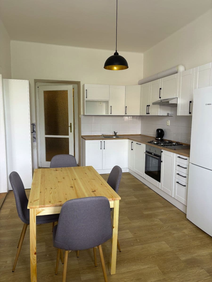 Prenájom bytu 2-izbový 65 m², Jiráskova, Pardubice, Pardubický kraj Prenájom bytu 2-izbový 65 m², Jiráskova, Pardubice, Pardubický kraj
