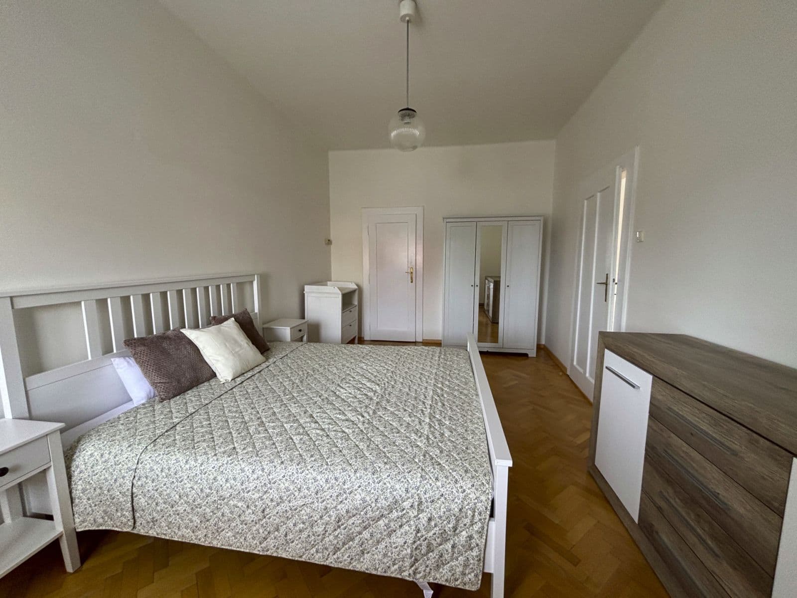 Prenájom bytu 2-izbový 65 m², Jiráskova, Pardubice, Pardubický kraj Prenájom bytu 2-izbový 65 m², Jiráskova, Pardubice, Pardubický kraj