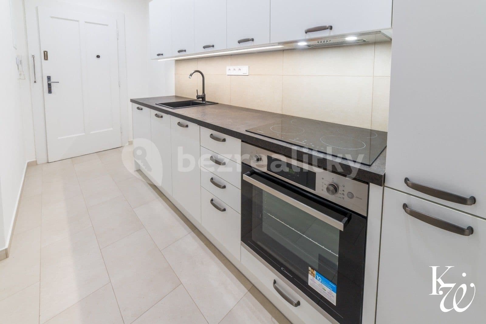 Prenájom bytu 2-izbový 47 m², U Družstev, Praha, Praha Prenájom bytu 2-izbový 47 m², U Družstev, Praha, Praha