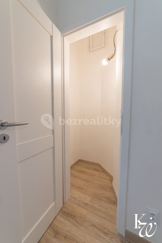 Prenájom bytu 2-izbový 47 m², U Družstev, Praha, Praha Prenájom bytu 2-izbový 47 m², U Družstev, Praha, Praha
