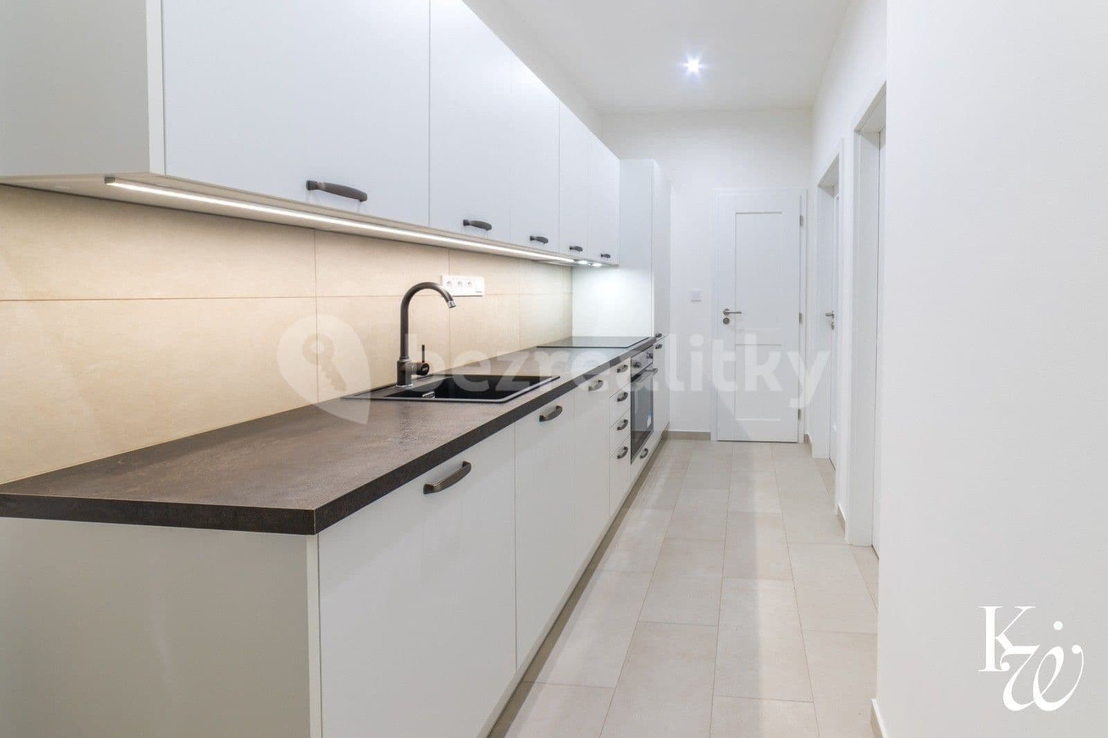 Prenájom bytu 2-izbový 47 m², U Družstev, Praha, Praha Prenájom bytu 2-izbový 47 m², U Družstev, Praha, Praha