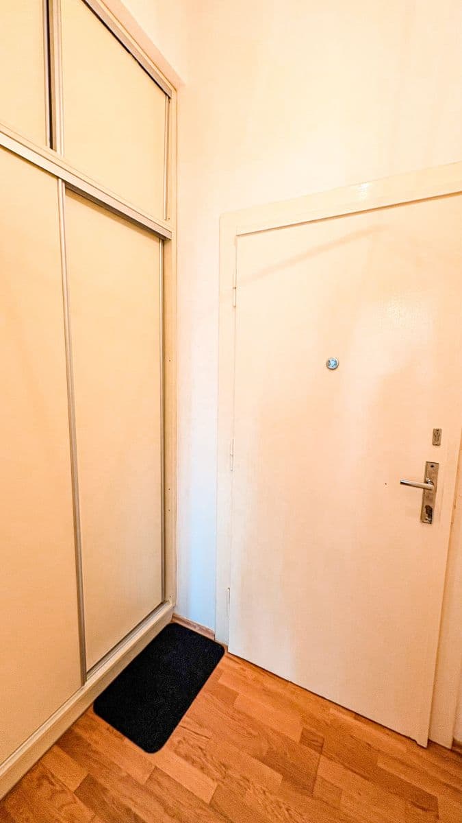 Prenájom bytu 34 m², Sportovní, Praha, Praha Prenájom bytu 34 m², Sportovní, Praha, Praha
