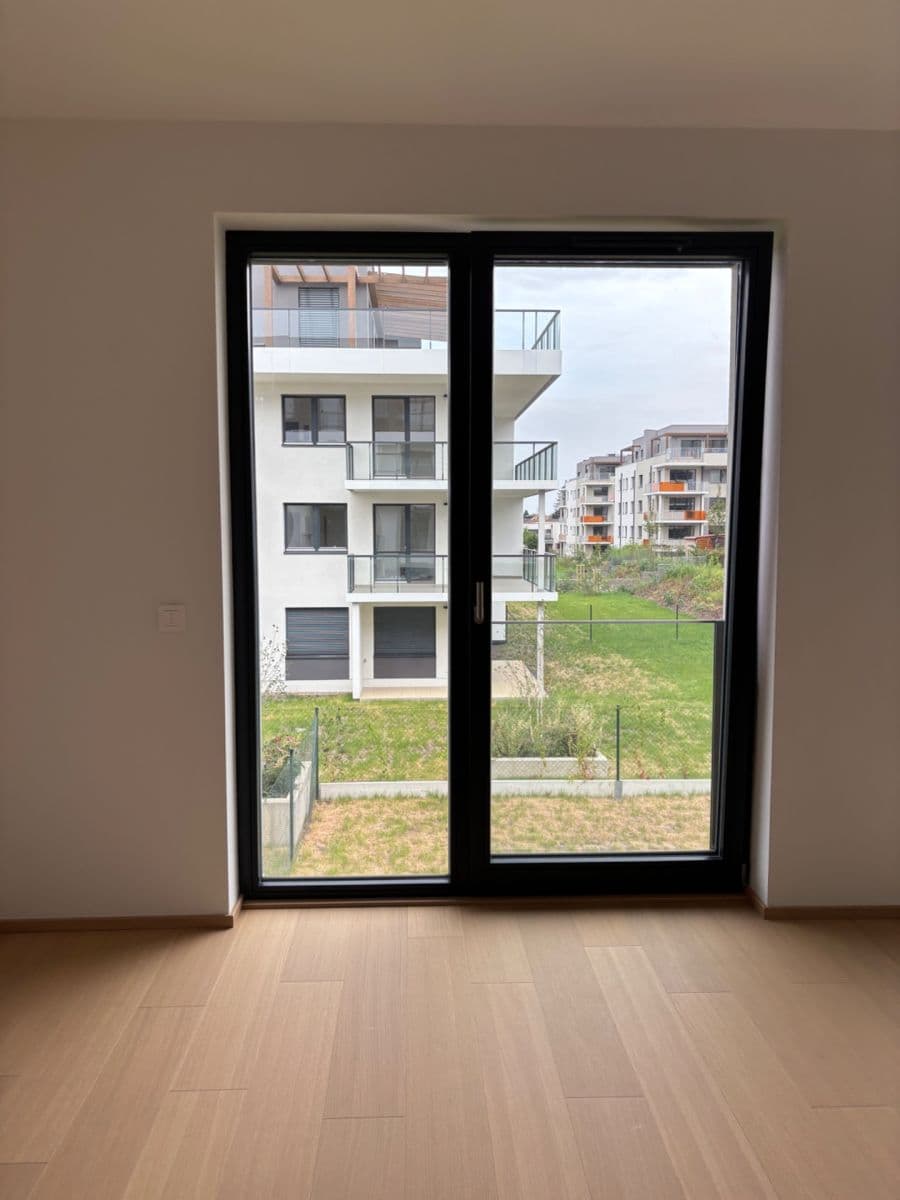 Prenájom bytu 3-izbový 100 m², Za Pískovnou, Praha, Praha Prenájom bytu 3-izbový 100 m², Za Pískovnou, Praha, Praha