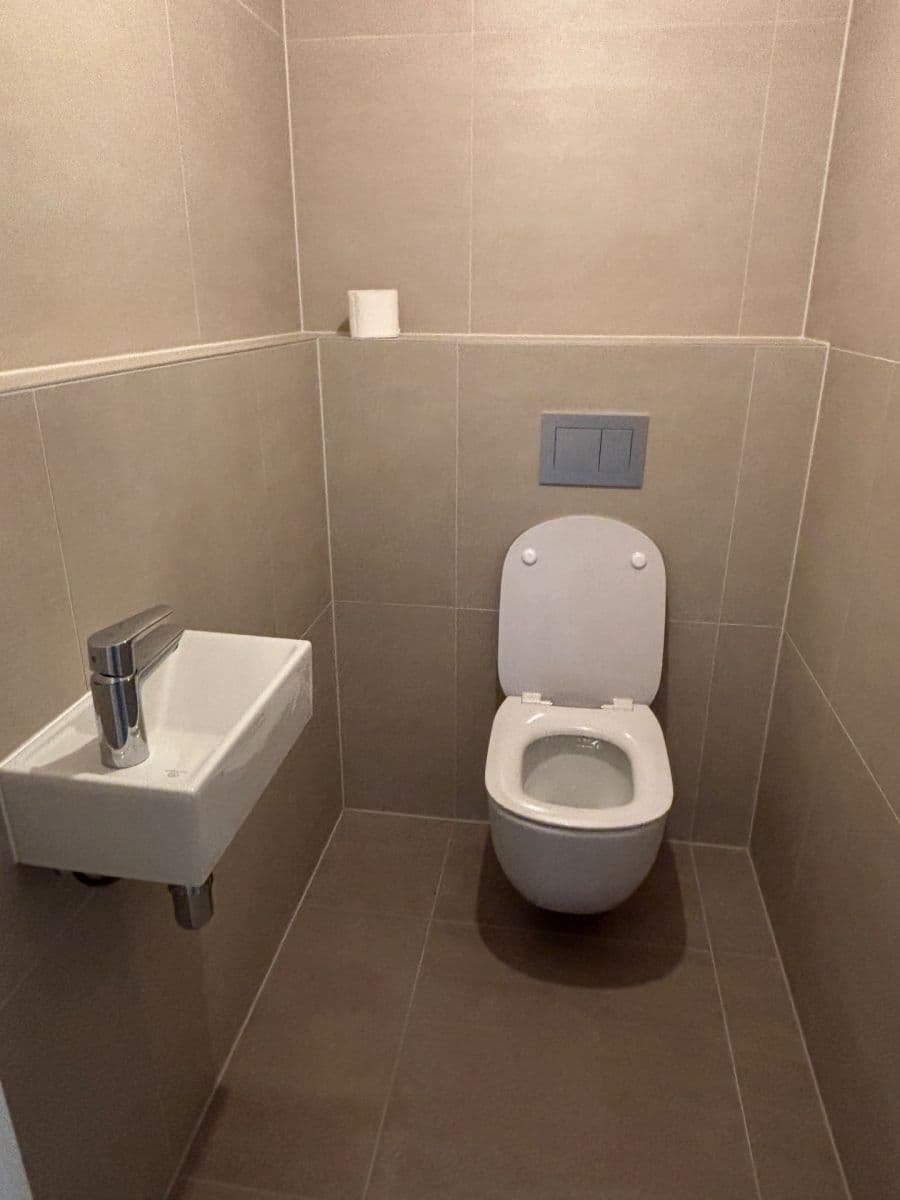 Prenájom bytu 3-izbový 100 m², Za Pískovnou, Praha, Praha Prenájom bytu 3-izbový 100 m², Za Pískovnou, Praha, Praha