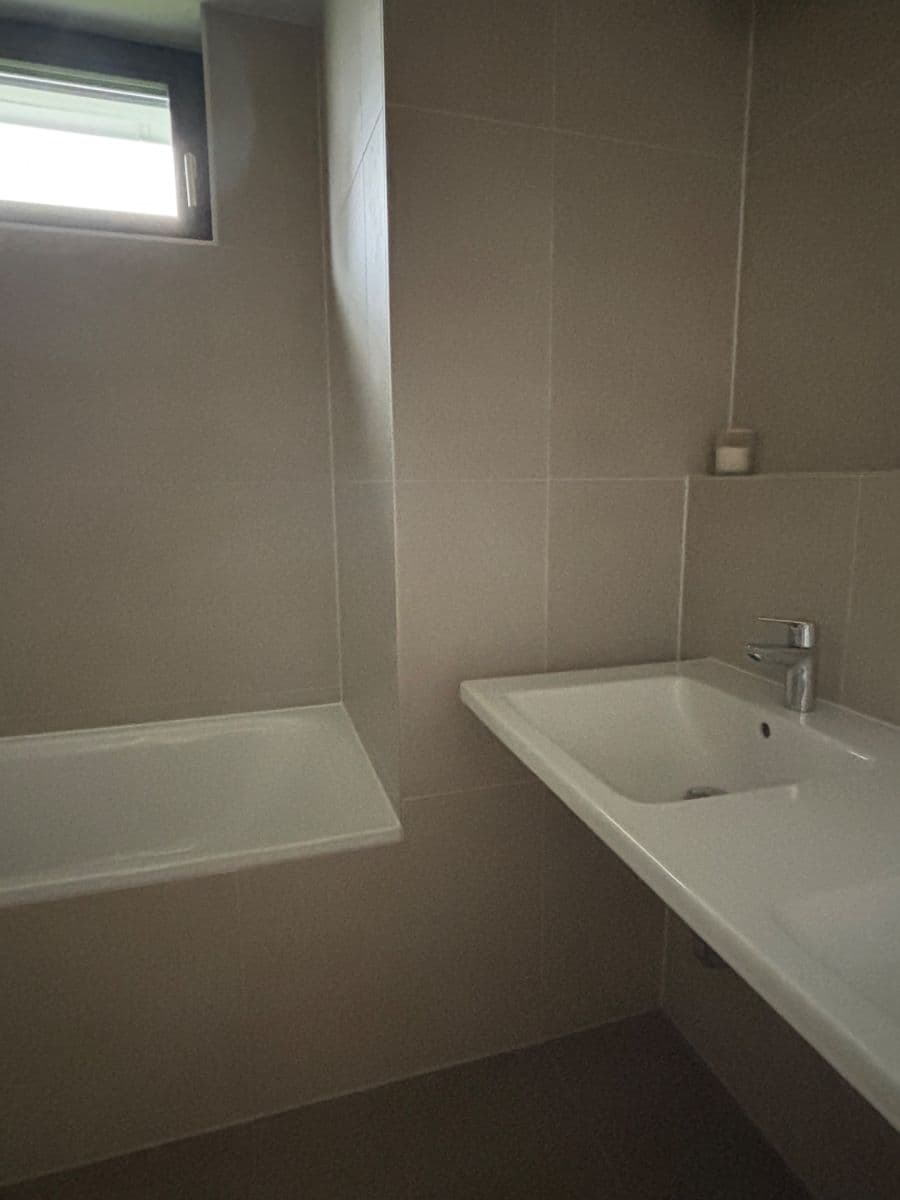 Prenájom bytu 3-izbový 100 m², Za Pískovnou, Praha, Praha Prenájom bytu 3-izbový 100 m², Za Pískovnou, Praha, Praha
