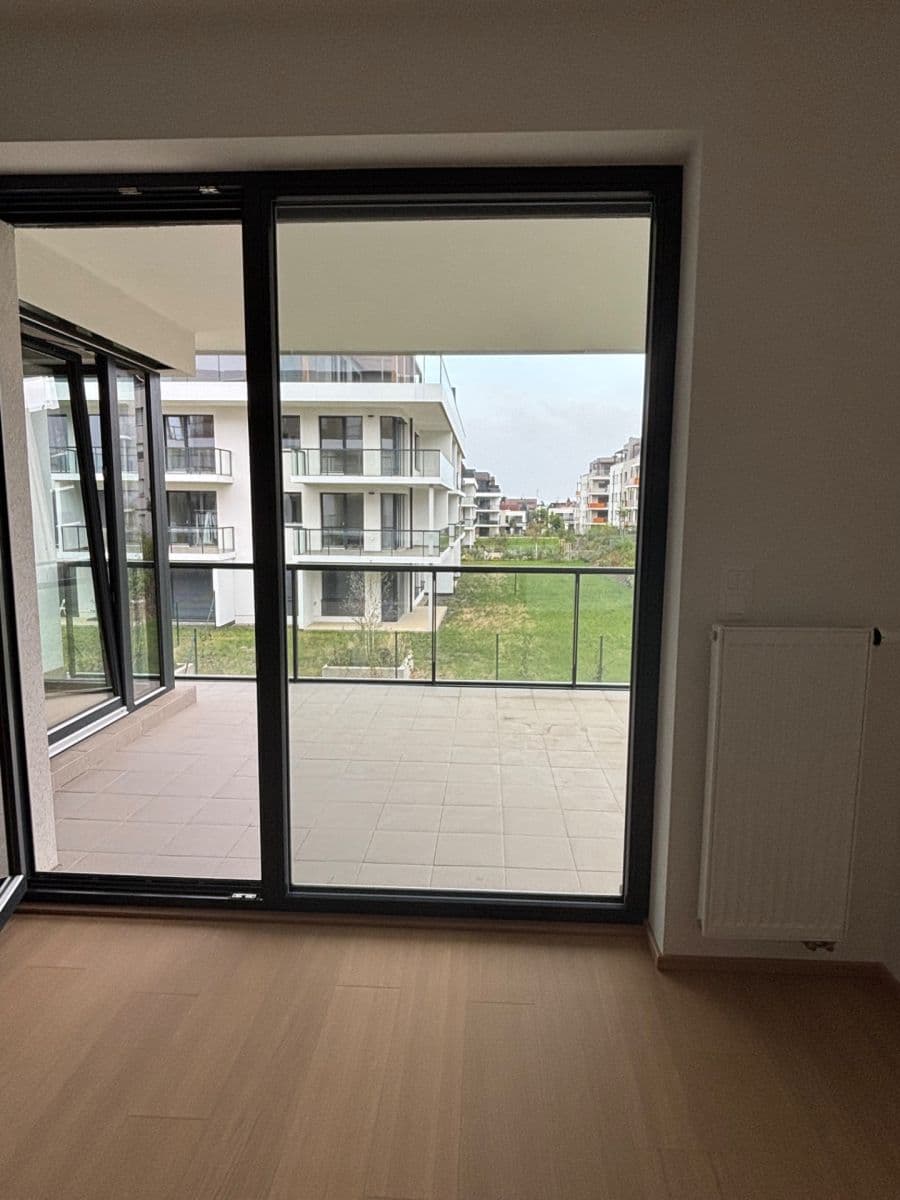Prenájom bytu 3-izbový 100 m², Za Pískovnou, Praha, Praha Prenájom bytu 3-izbový 100 m², Za Pískovnou, Praha, Praha