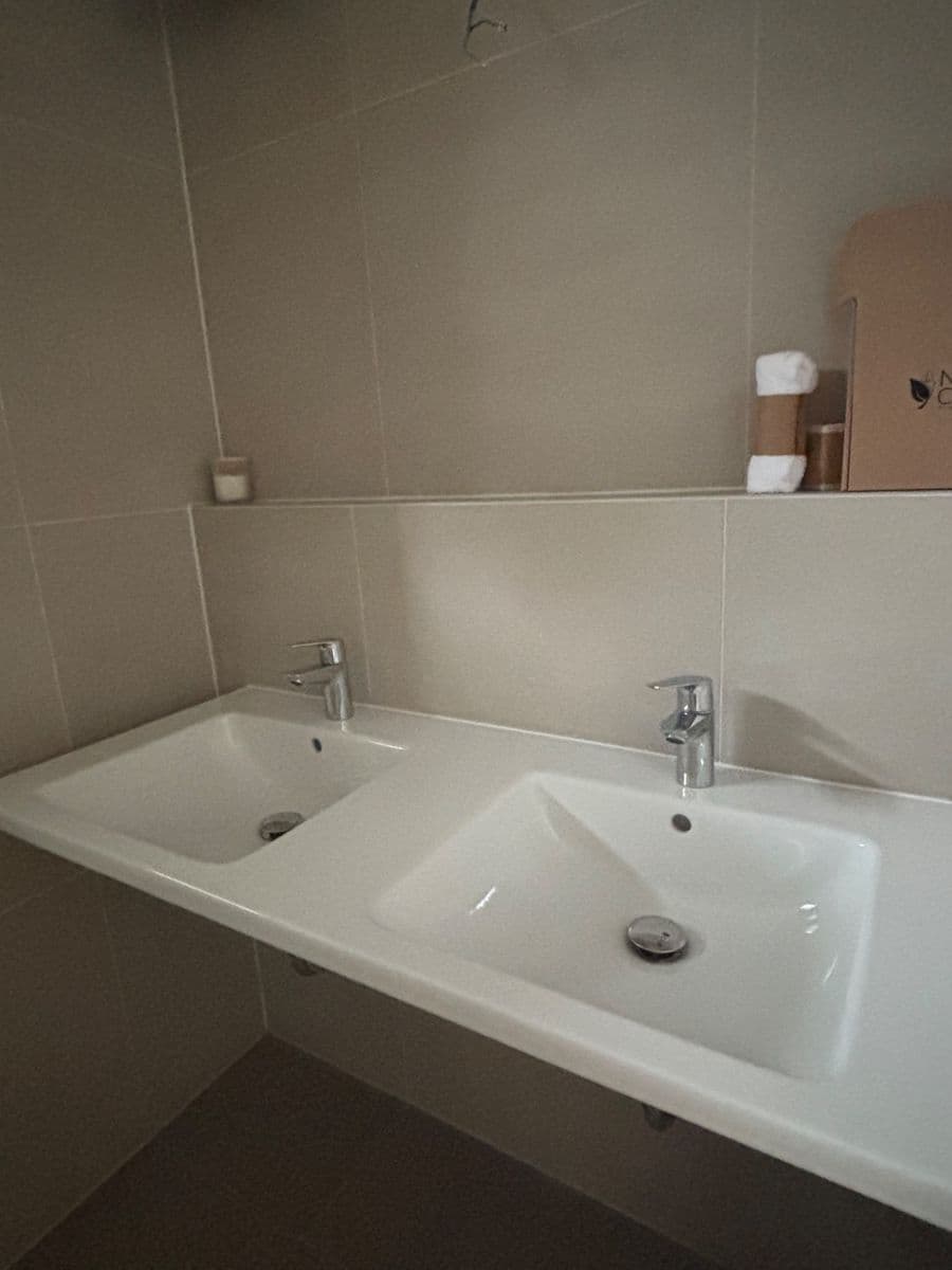 Prenájom bytu 3-izbový 100 m², Za Pískovnou, Praha, Praha Prenájom bytu 3-izbový 100 m², Za Pískovnou, Praha, Praha