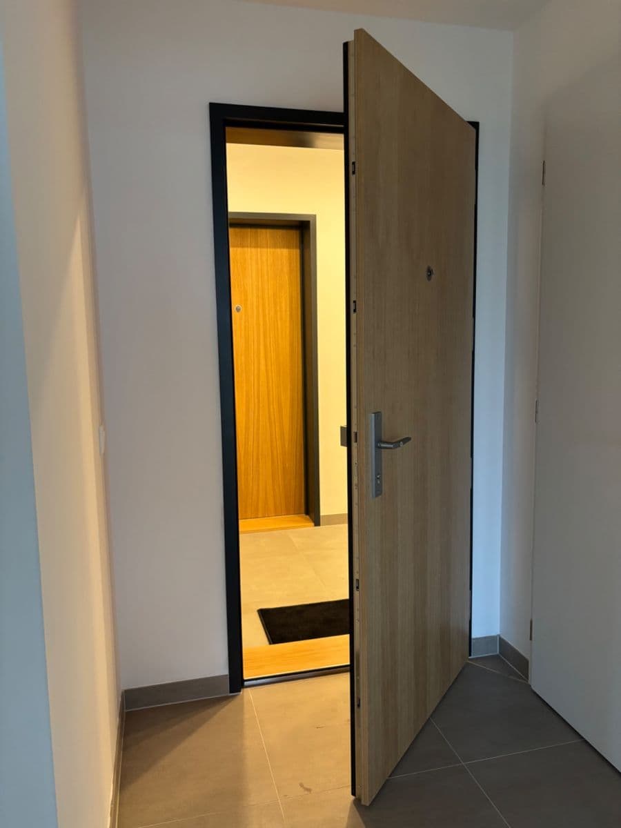 Prenájom bytu 3-izbový 100 m², Za Pískovnou, Praha, Praha Prenájom bytu 3-izbový 100 m², Za Pískovnou, Praha, Praha