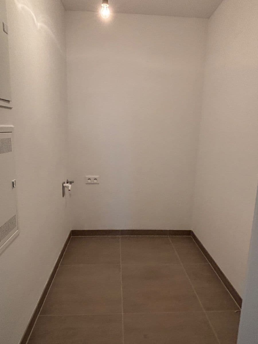 Prenájom bytu 3-izbový 100 m², Za Pískovnou, Praha, Praha Prenájom bytu 3-izbový 100 m², Za Pískovnou, Praha, Praha