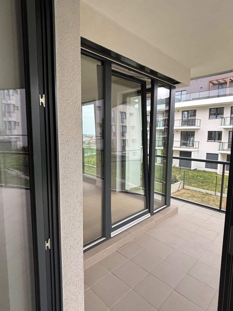Prenájom bytu 3-izbový 100 m², Za Pískovnou, Praha, Praha Prenájom bytu 3-izbový 100 m², Za Pískovnou, Praha, Praha