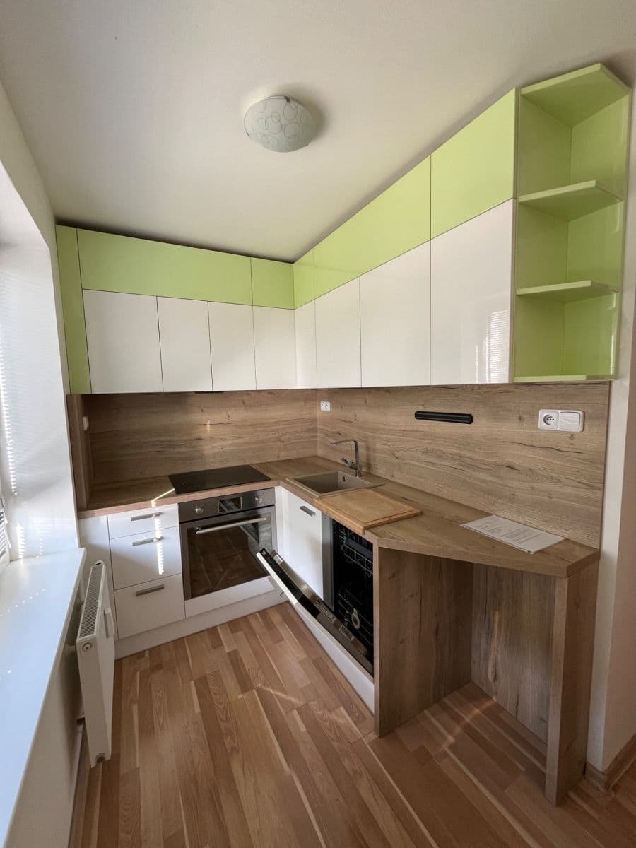 Prenájom bytu 2-izbový 45 m², Spojovací, Milovice, Středočeský kraj Prenájom bytu 2-izbový 45 m², Spojovací, Milovice, Středočeský kraj