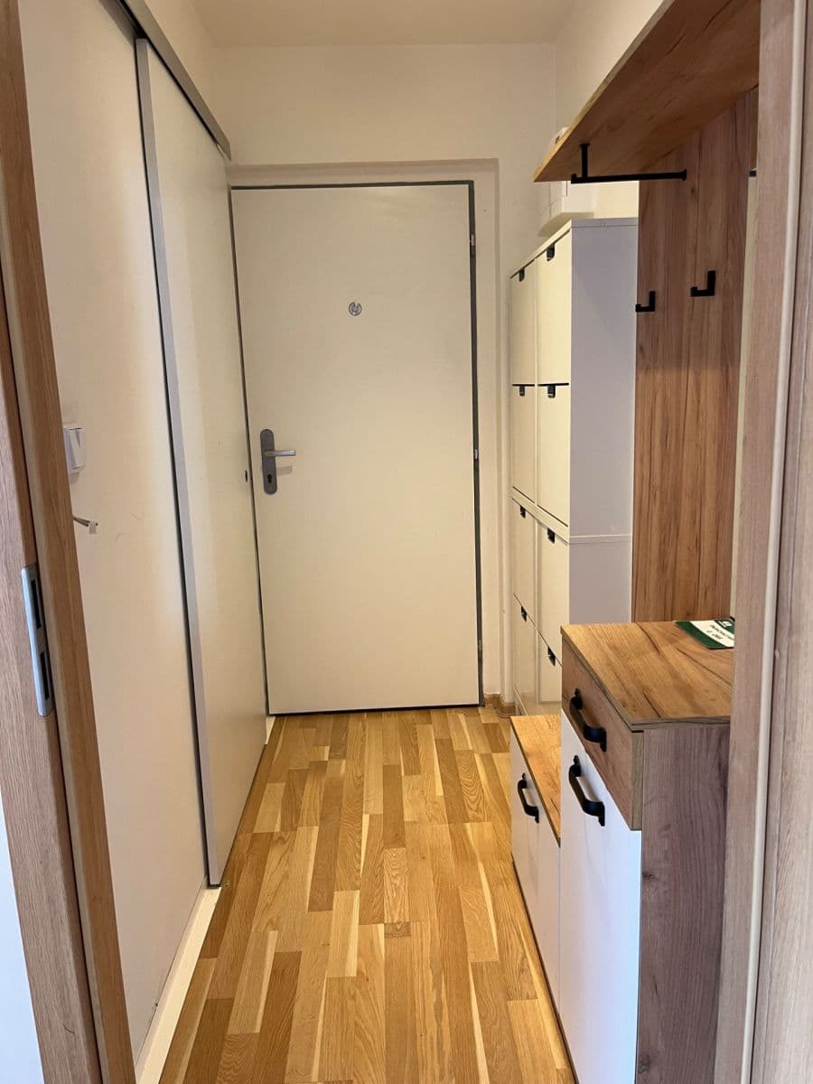 Prenájom bytu 2-izbový 45 m², Spojovací, Milovice, Středočeský kraj Prenájom bytu 2-izbový 45 m², Spojovací, Milovice, Středočeský kraj