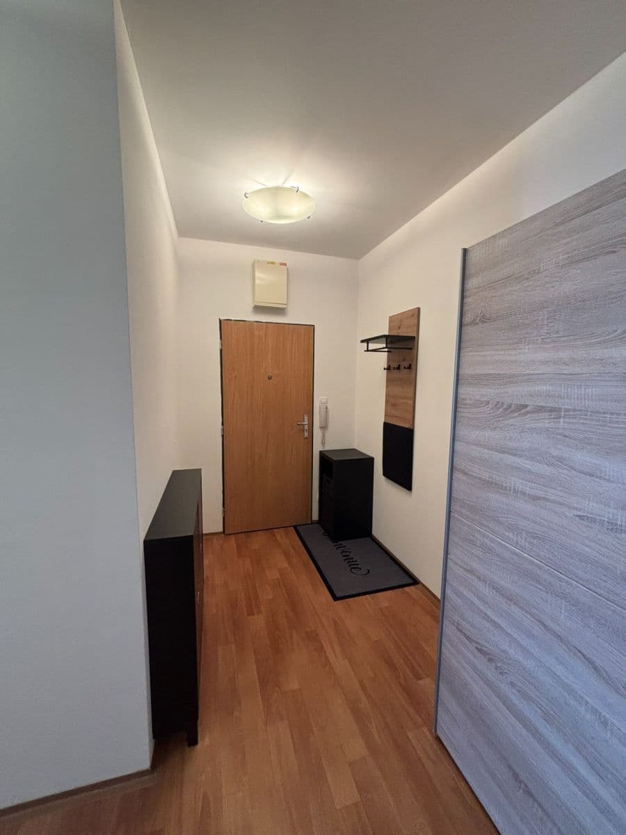 Prenájom bytu 1-izbový 37 m², Podkovářská, Praha, Praha Prenájom bytu 1-izbový 37 m², Podkovářská, Praha, Praha