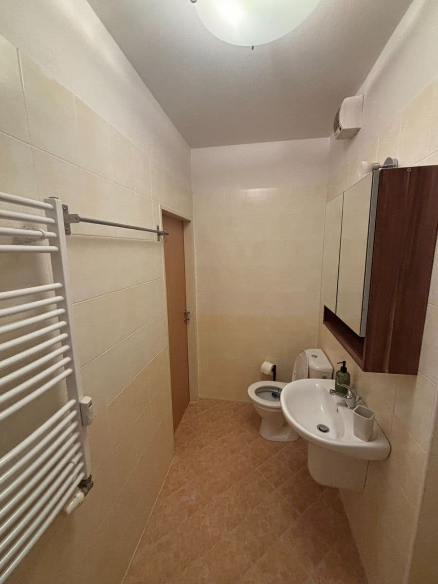 Prenájom bytu 1-izbový 37 m², Podkovářská, Praha, Praha Prenájom bytu 1-izbový 37 m², Podkovářská, Praha, Praha