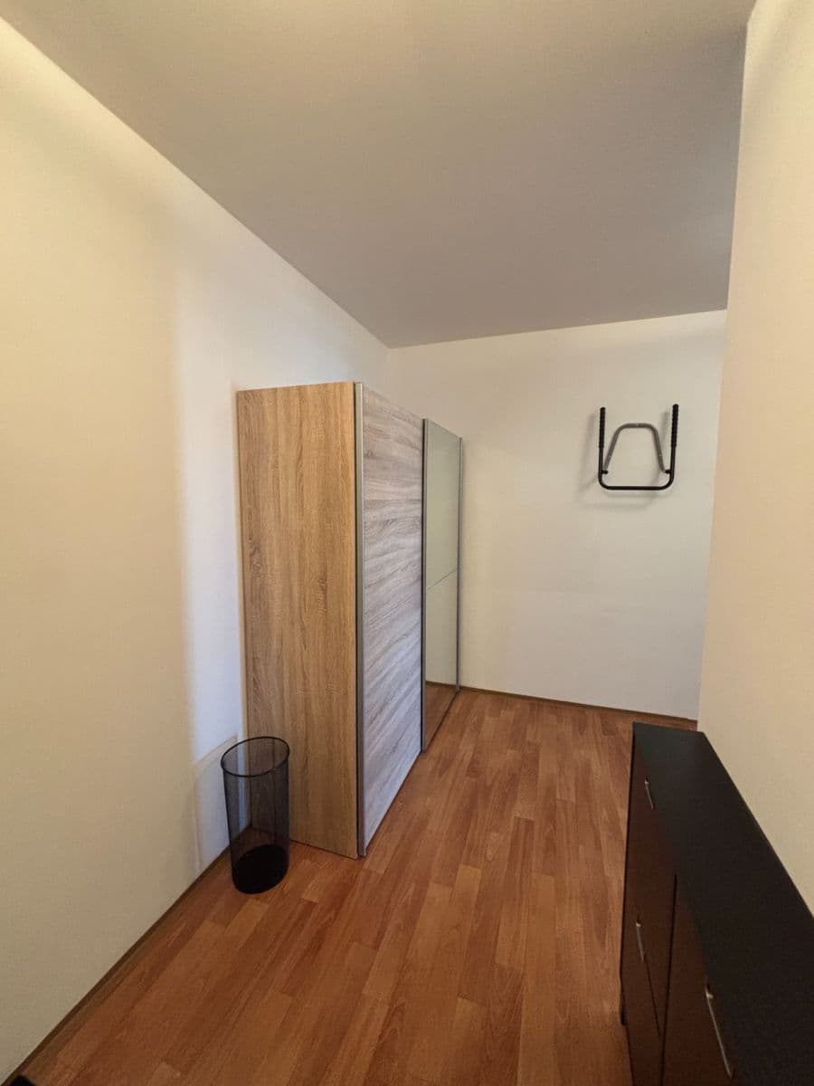 Prenájom bytu 1-izbový 37 m², Podkovářská, Praha, Praha Prenájom bytu 1-izbový 37 m², Podkovářská, Praha, Praha